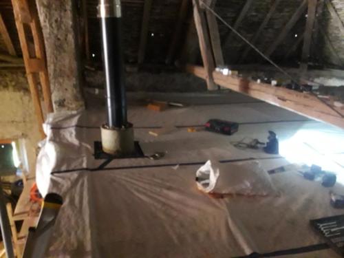 Pose du frein vapeur sur comble perdu. Proclima Intello+